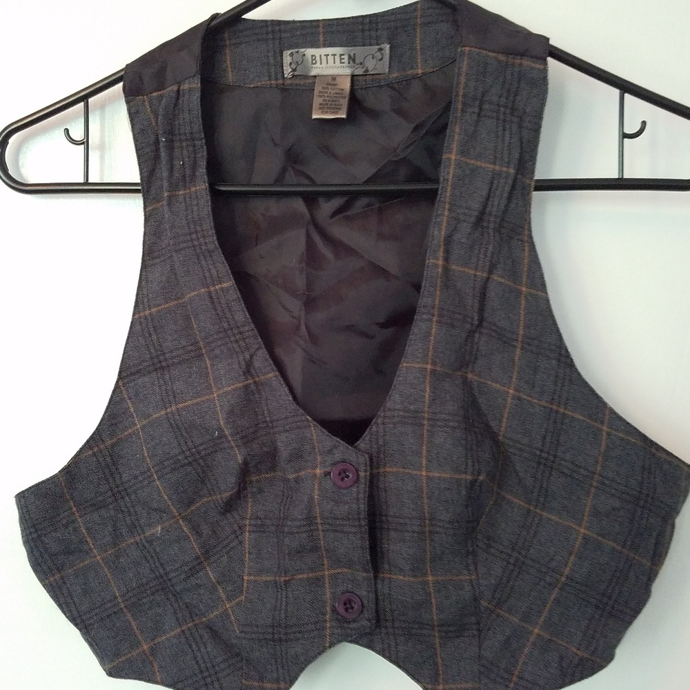 Crop 2 Button Vest